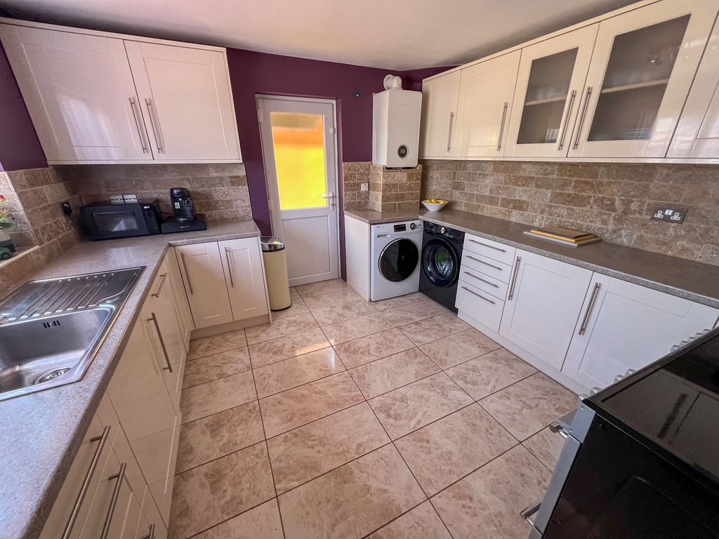 Property photo 2 of 36