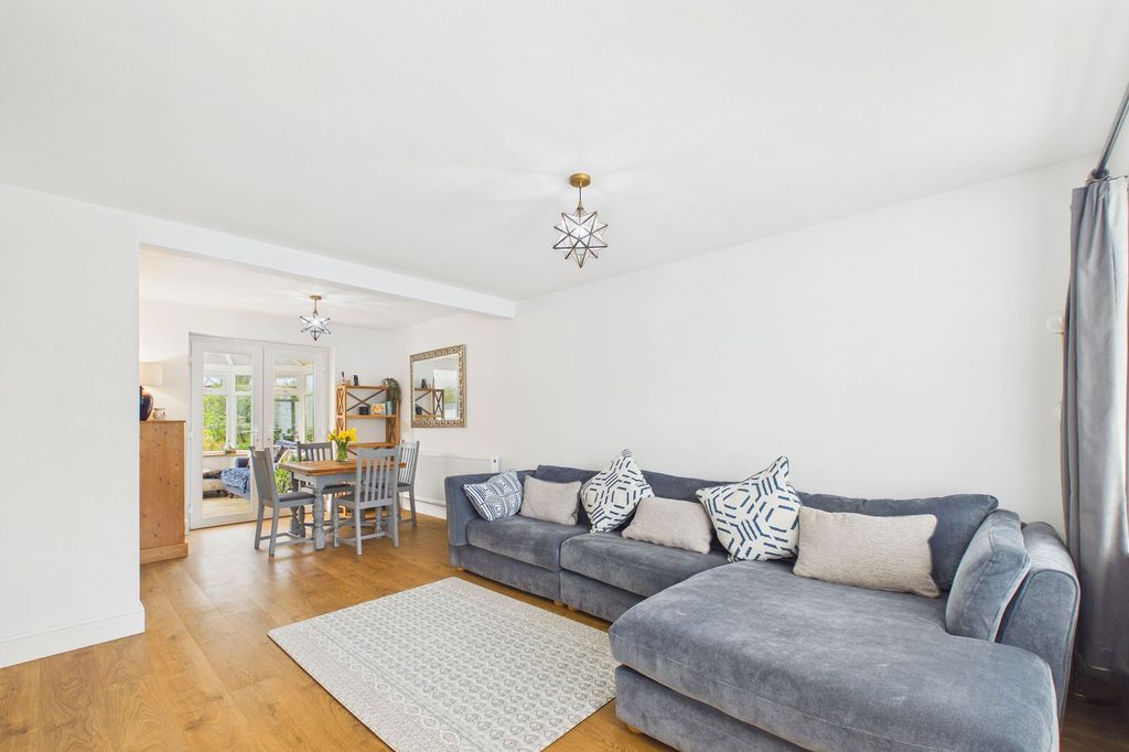 Property photo 2 of 27