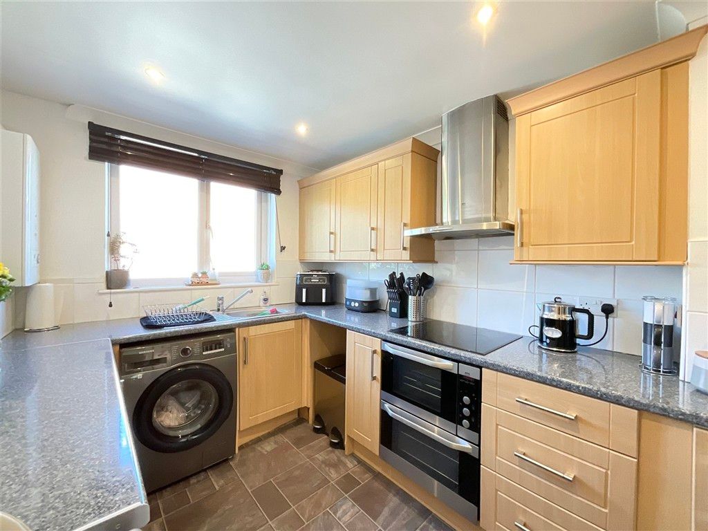 Property photo 3 of 6 Kitchen