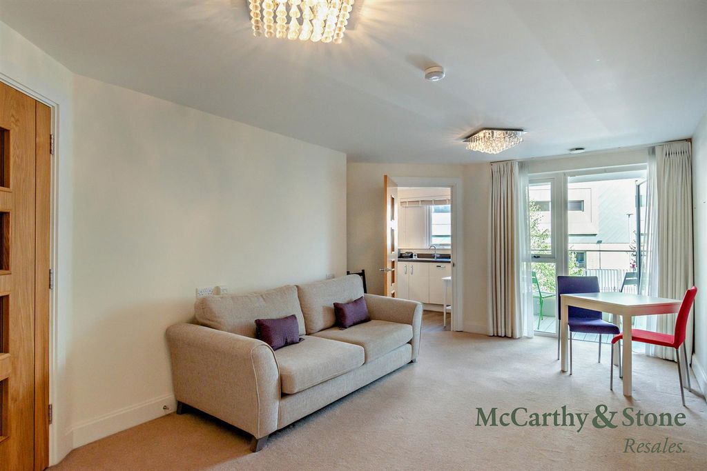 Property photo 2 of 35 8703129-Interior08-800.Jpg