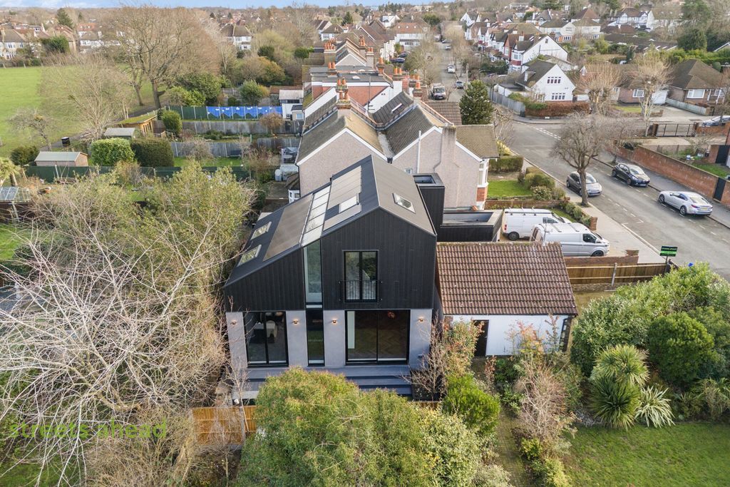 Property photo 2 of 25 E507A530-c614-43A...