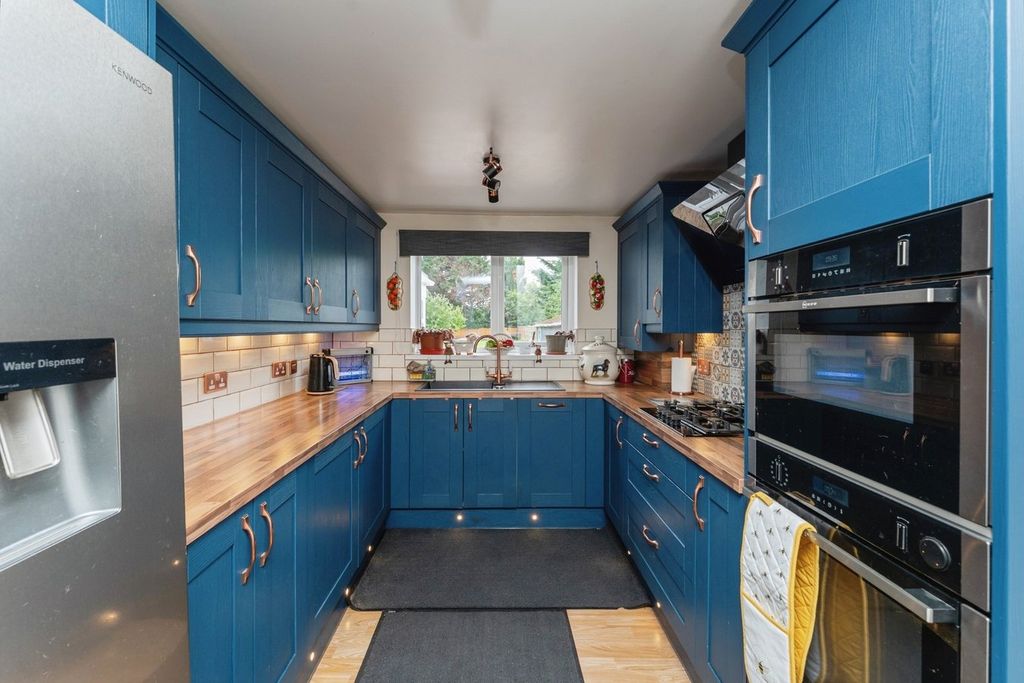 Property photo 2 of 19