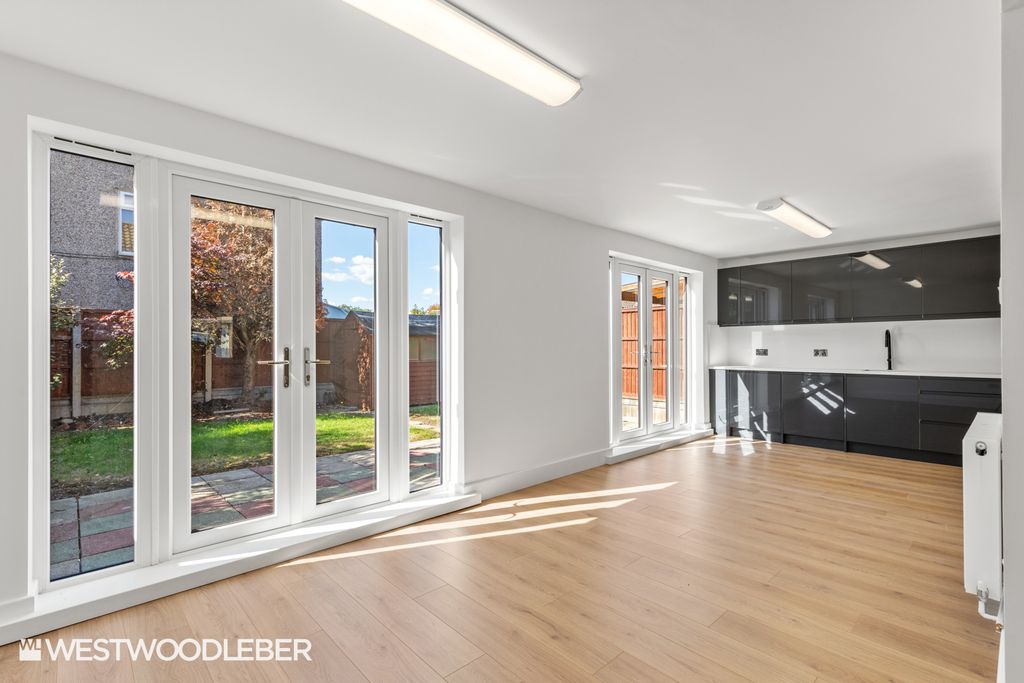 Property photo 3 of 24 Busheycroft_4