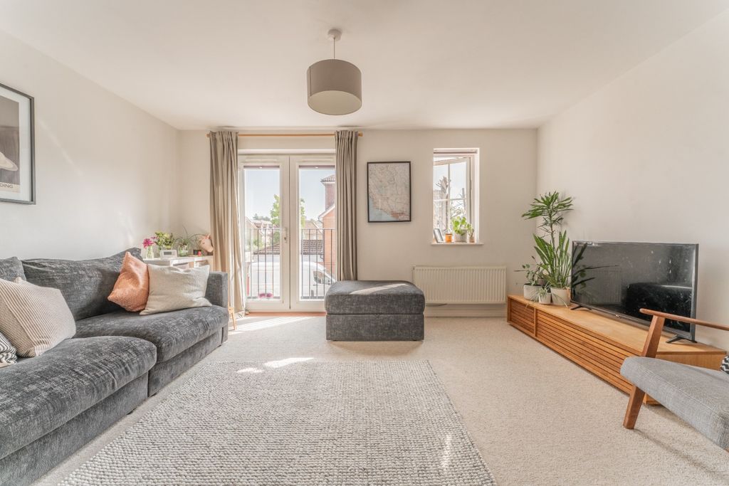 Property photo 2 of 18 5444871