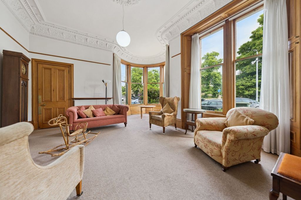 Property photo 2 of 34