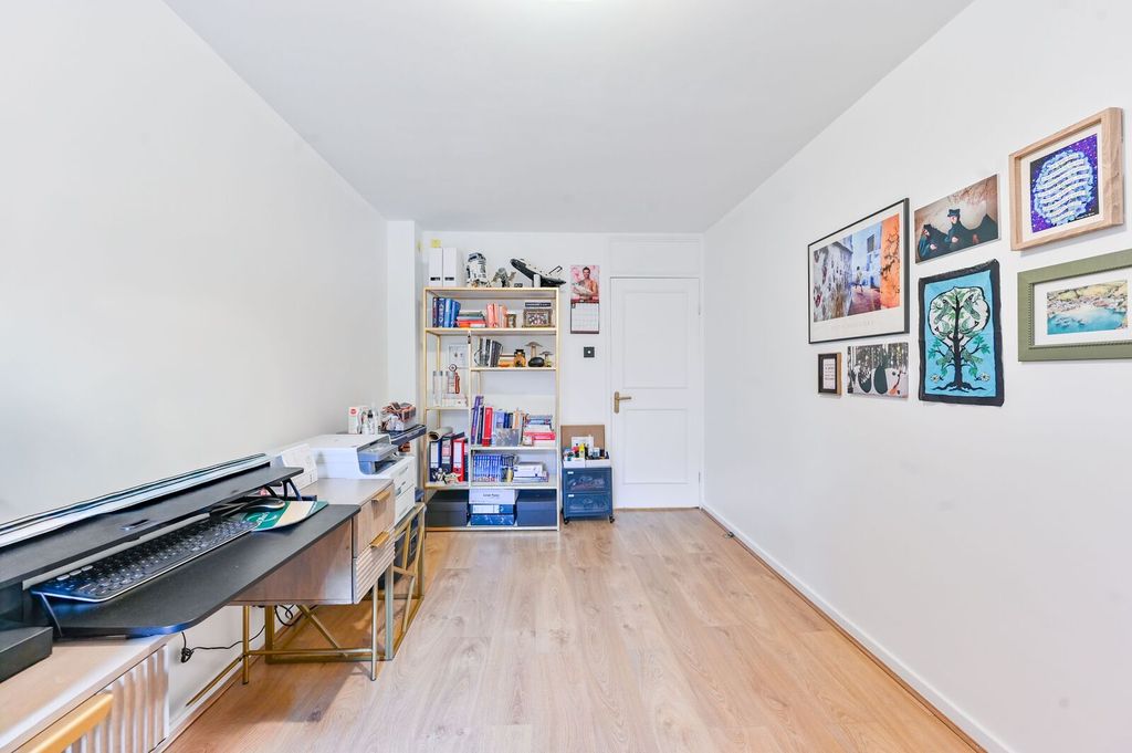 Property photo 3 of 24