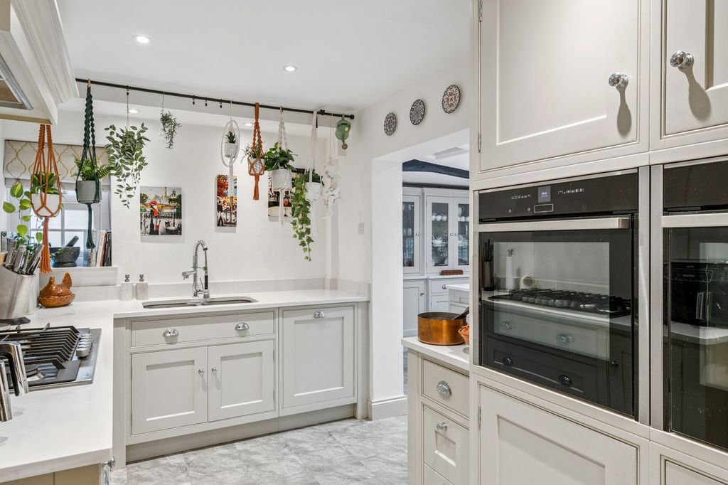 Property photo 3 of 35