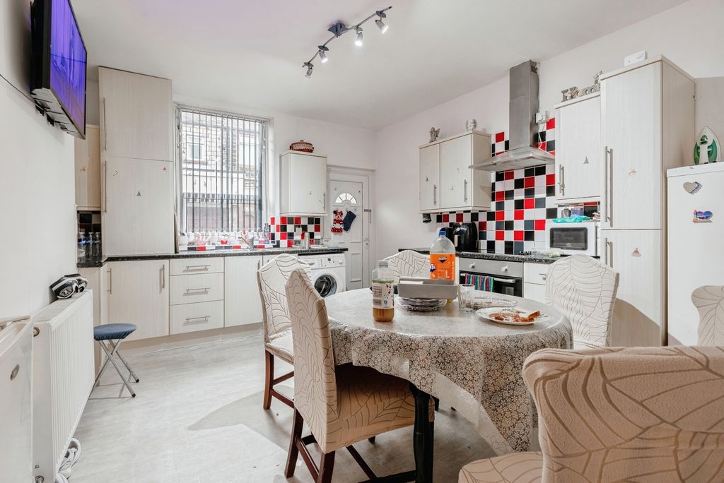 Property photo 3 of 10 Pbox-Img.Jpg