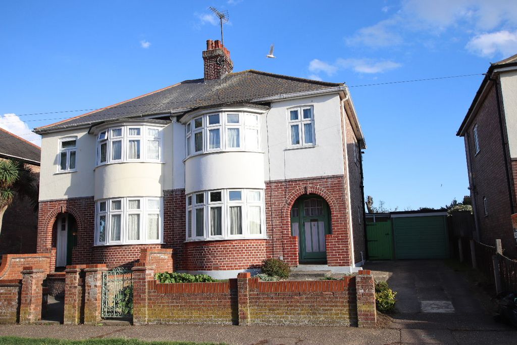 Property photo 1 of 21 Berkeley Road, Clacton On Sea, Co15 3Pf