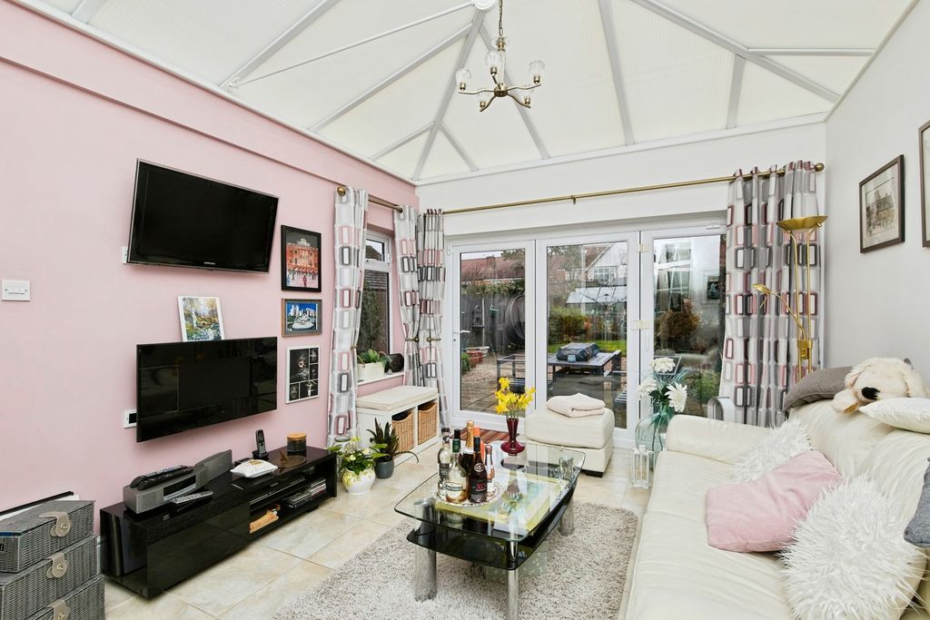 Property photo 3 of 20 Orangery