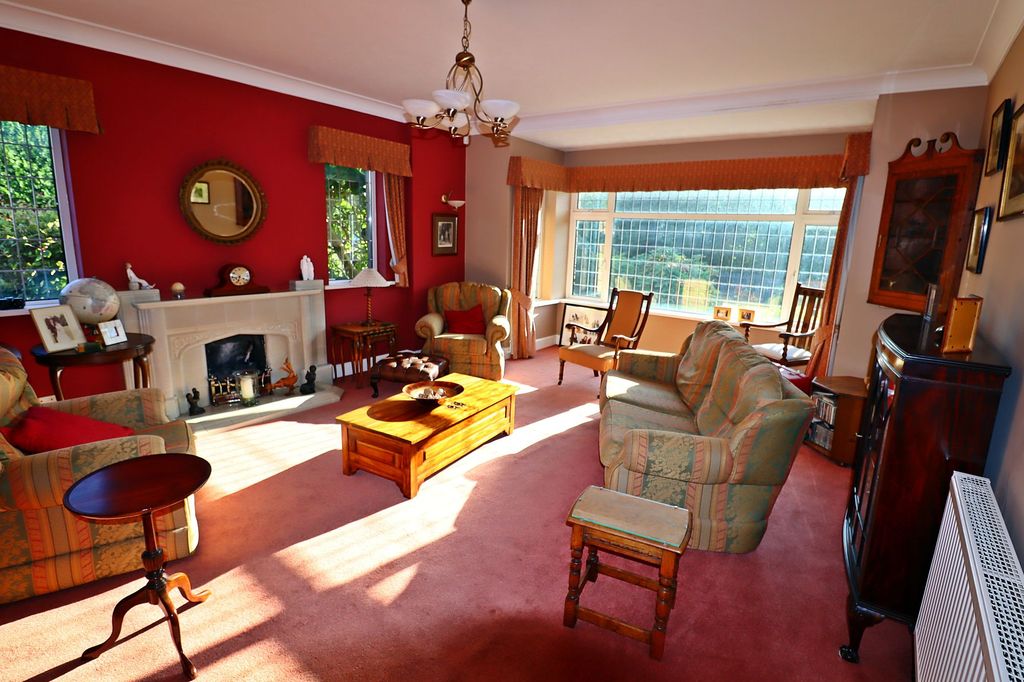 Property photo 3 of 36 Living Room