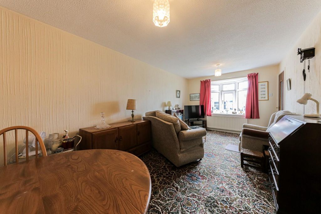 Property photo 3 of 10 Living/Dining Room