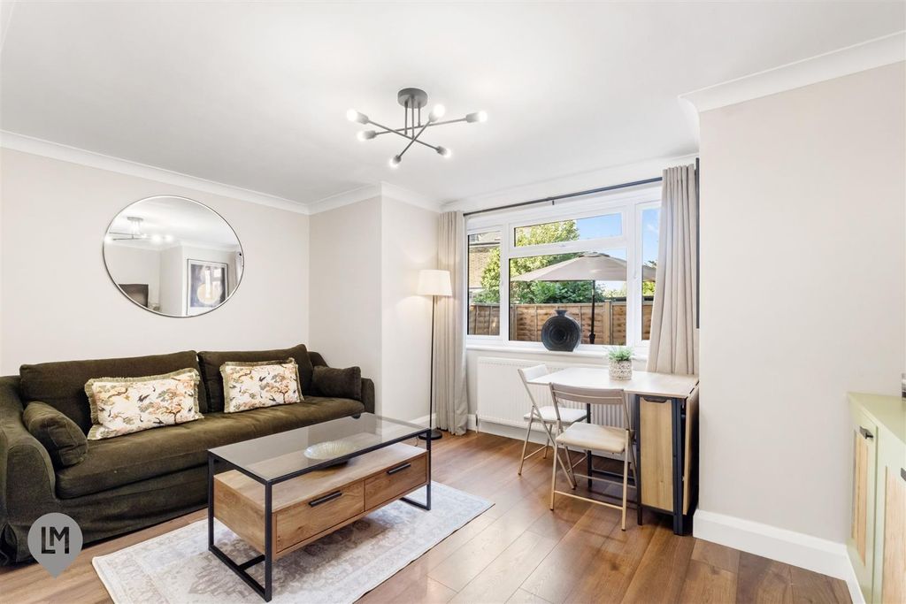 Property photo 1 of 7 Living/Dining Room
