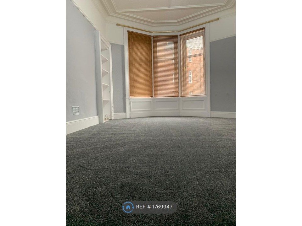 Property photo 3 of 16 Lounge