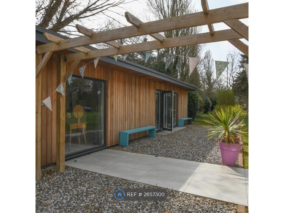 Property photo 1 of 5 Outside Facing The Shared Garden