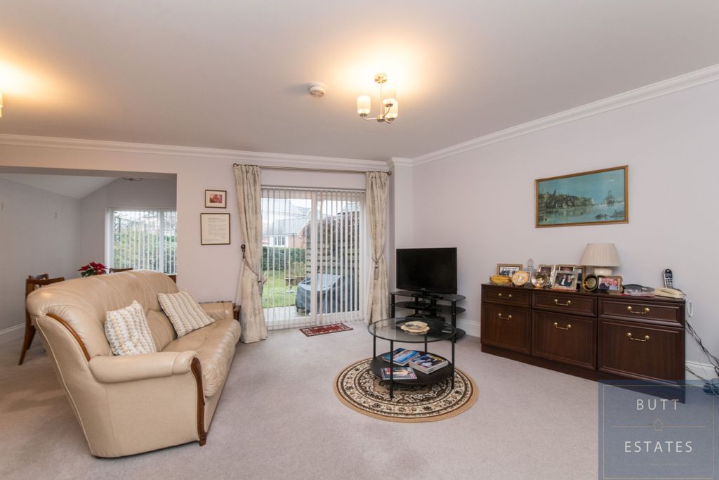 Property photo 2 of 13