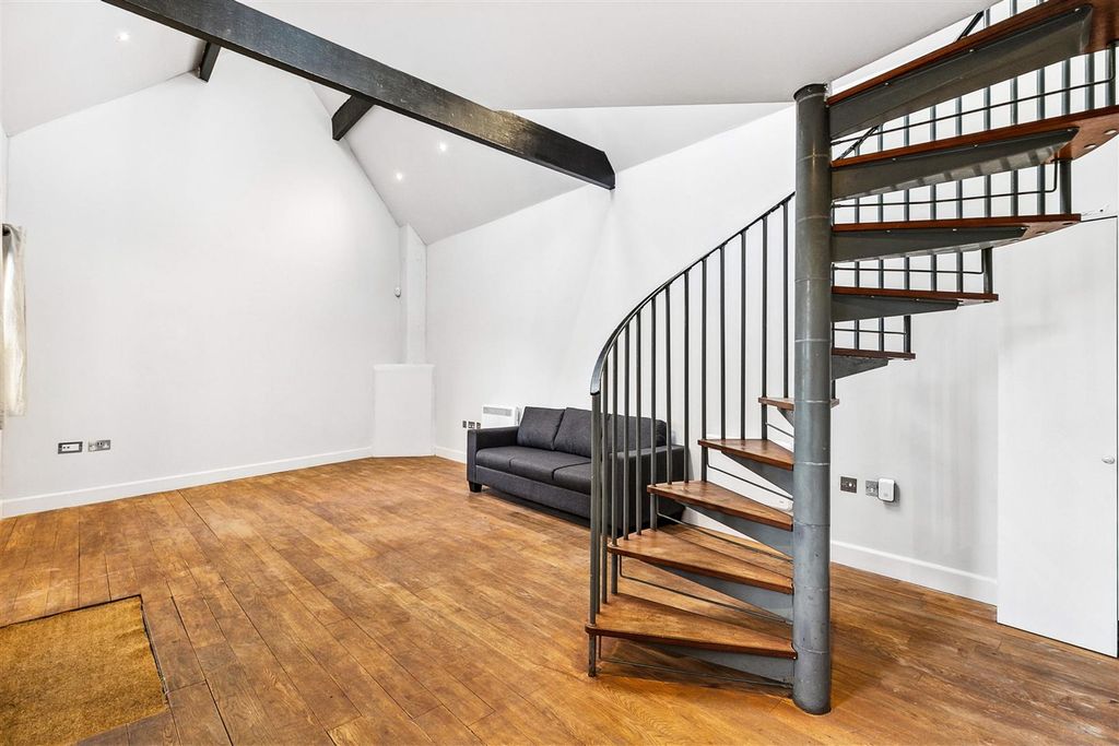 Property photo 1 of 10 The Cottage, 3 Howletts Road-9.Jpg