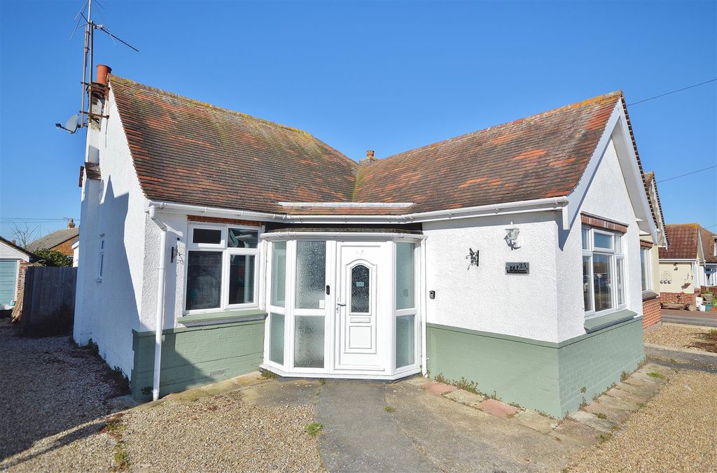 Property photo 1 of 17 Outside - Front