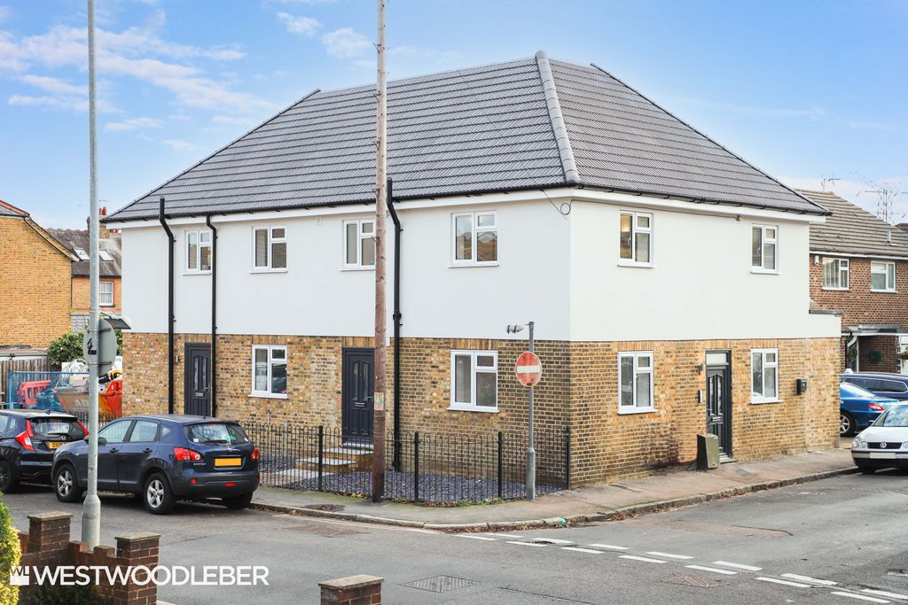 Property photo 1 of 2