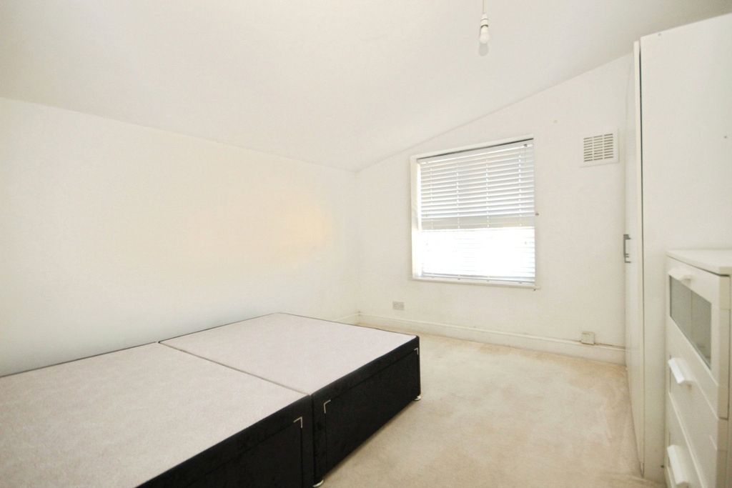 Property photo 2 of 15 Bedroom