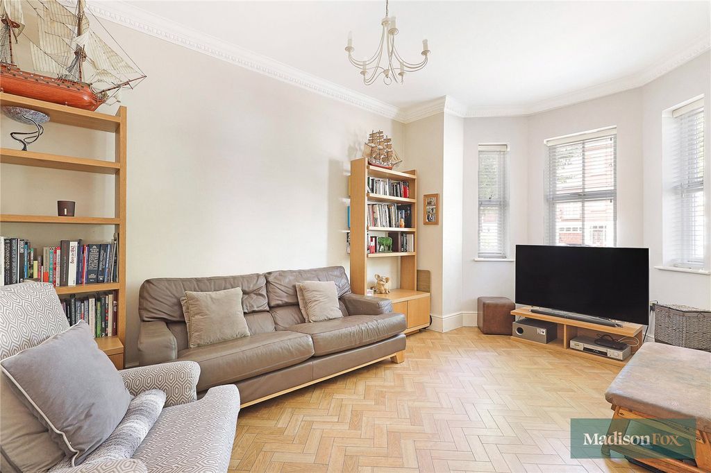 Property photo 3 of 37 Picture No. 22