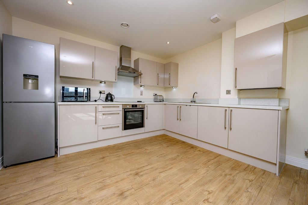 Property photo 3 of 16 Kitchen