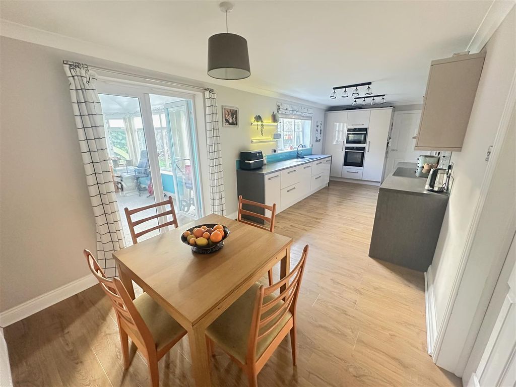 Property photo 2 of 32 Modern Dining Kitchen