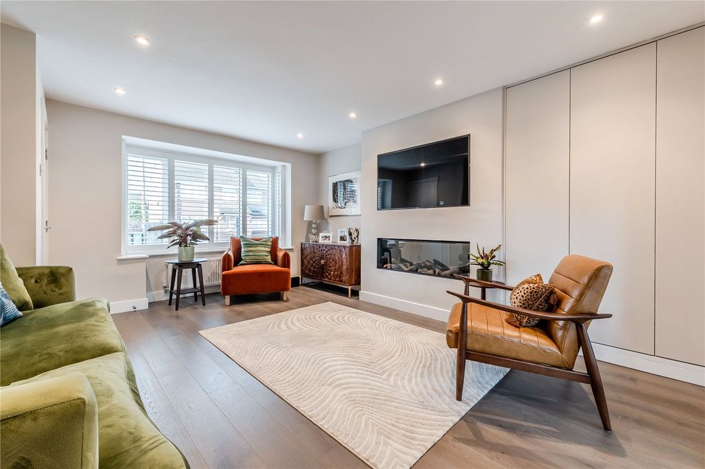 Property photo 2 of 28 Picture No. 08