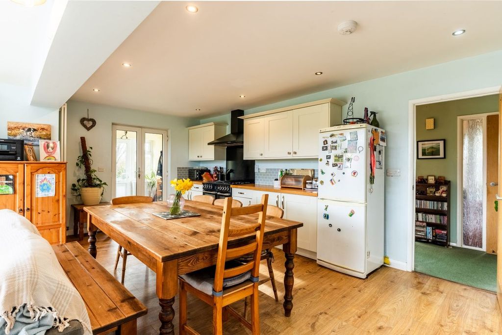 Property photo 3 of 21