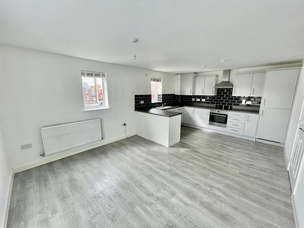 Property photo 2 of 8