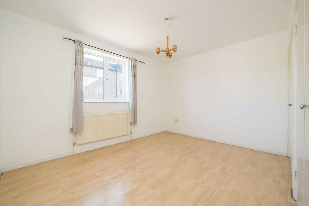 Property photo 3 of 4