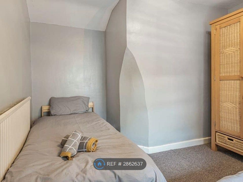 Property photo 2 of 4 Single Bedroom