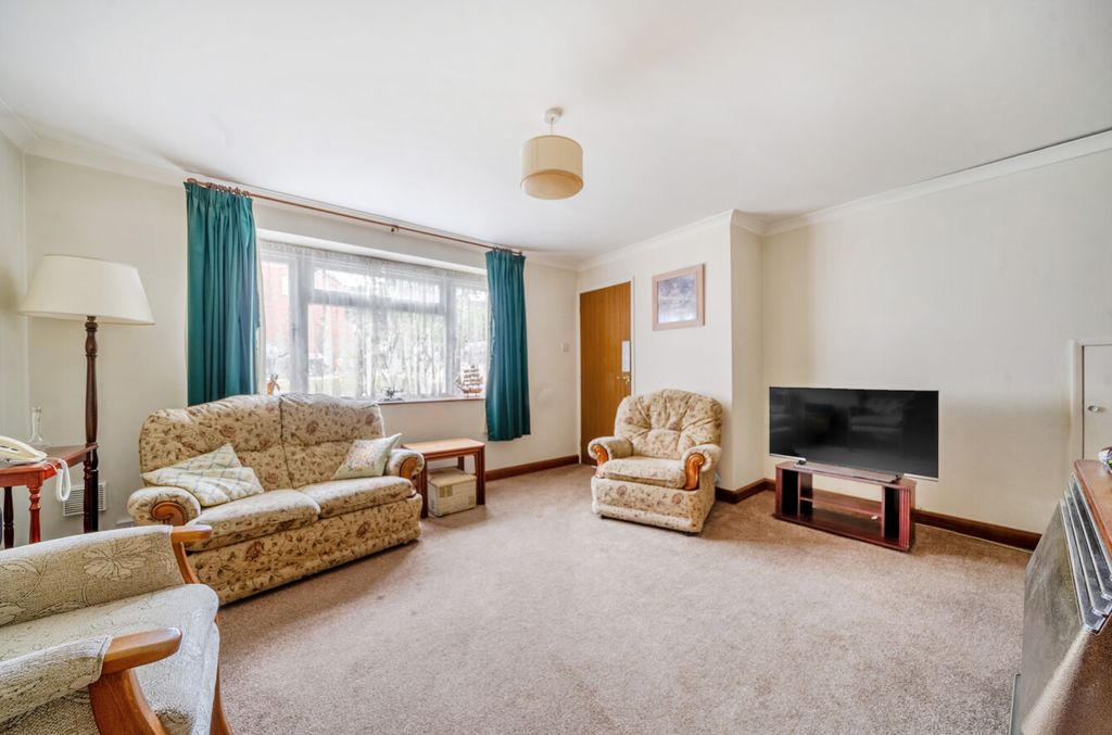 Property photo 2 of 12 1340884-18-68B833...