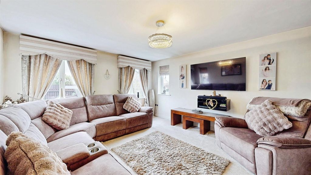 Property photo 2 of 25 40B486F0-9-West-Dean-Close-08182026_210455.Jpg
