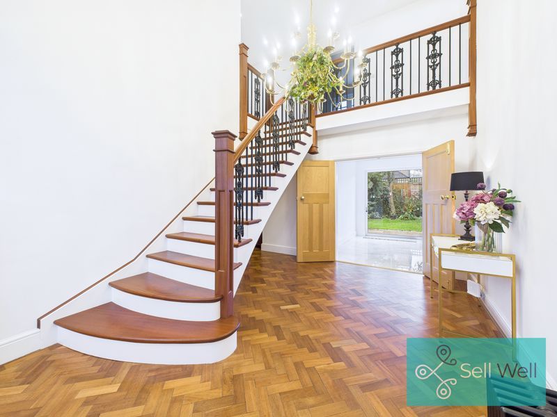 Property photo 3 of 47 Hallway