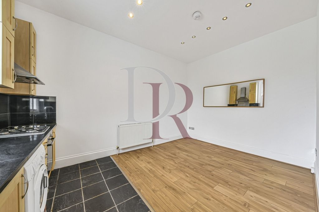 Property photo 1 of 15 Photo 7