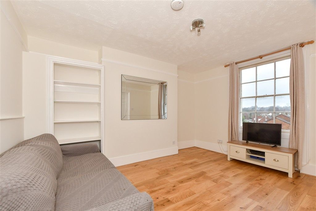 Property photo 2 of 7 Lounge