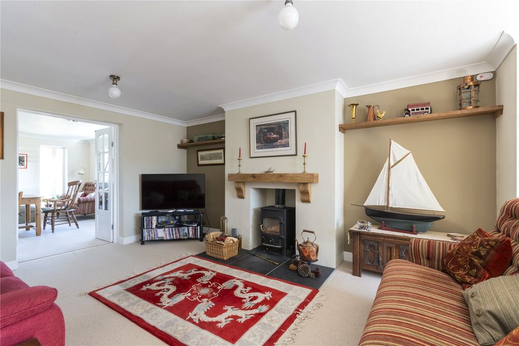 Property photo 2 of 27 Sitting Room