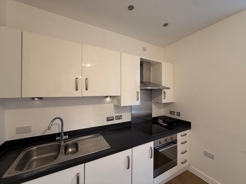 Property photo 3 of 11 Kitchen