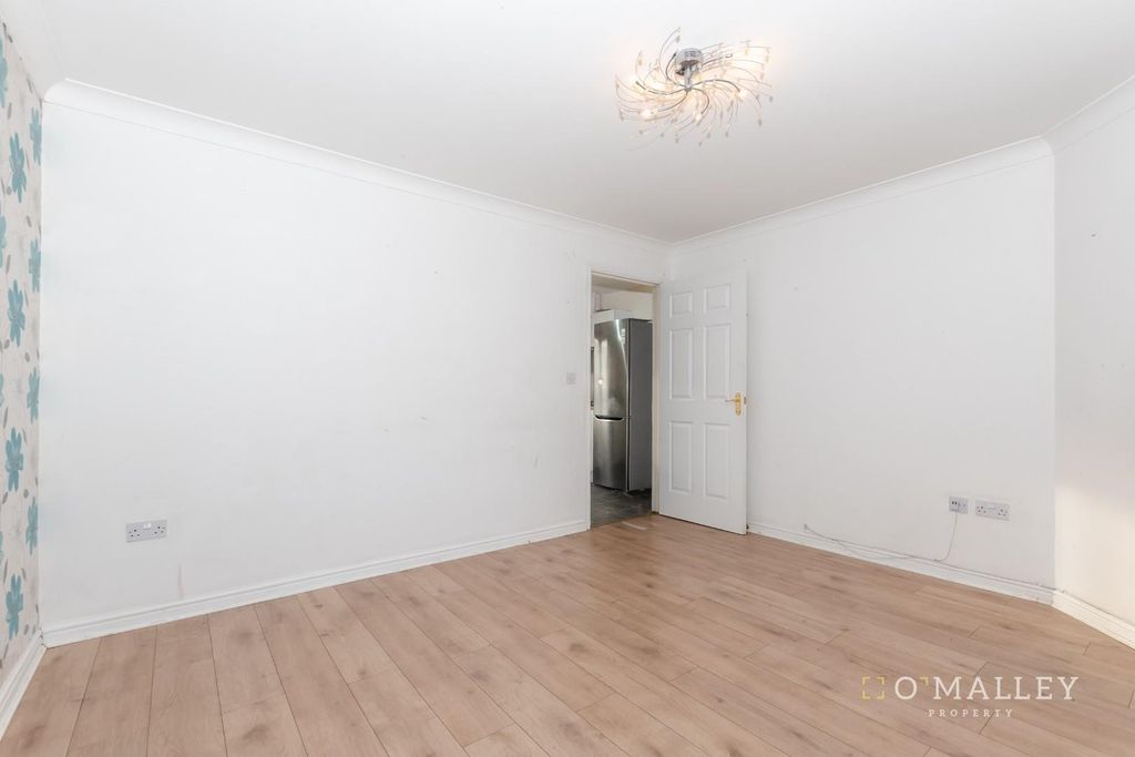 Property photo 2 of 10 Lounge