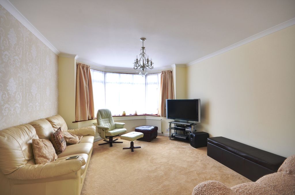 Property photo 3 of 8 4