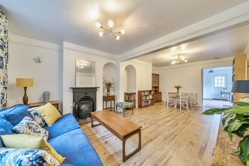 Property photo 3 of 10 Lounge4.Jpg