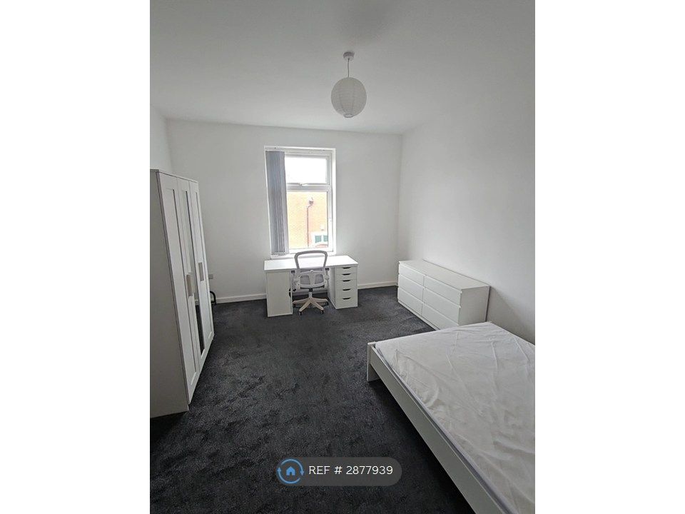 Property photo 3 of 19 Large Double Bedroom