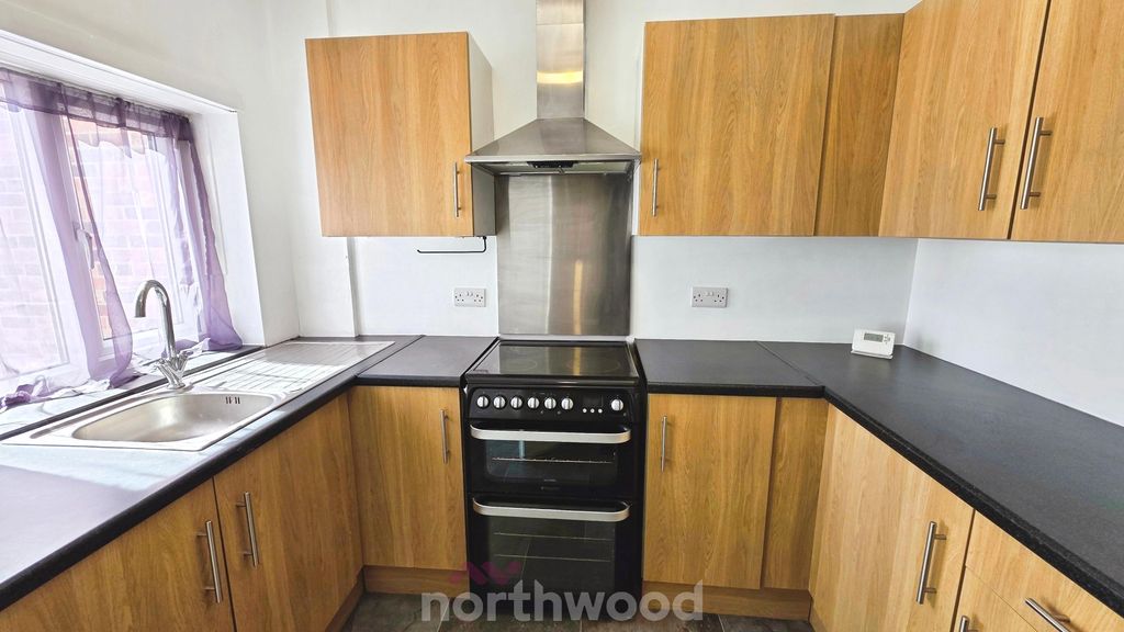 Property photo 2 of 21