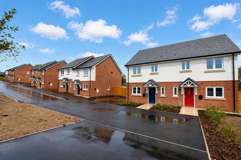 Property photo 3 of 10 Typical 3 Bed Home
