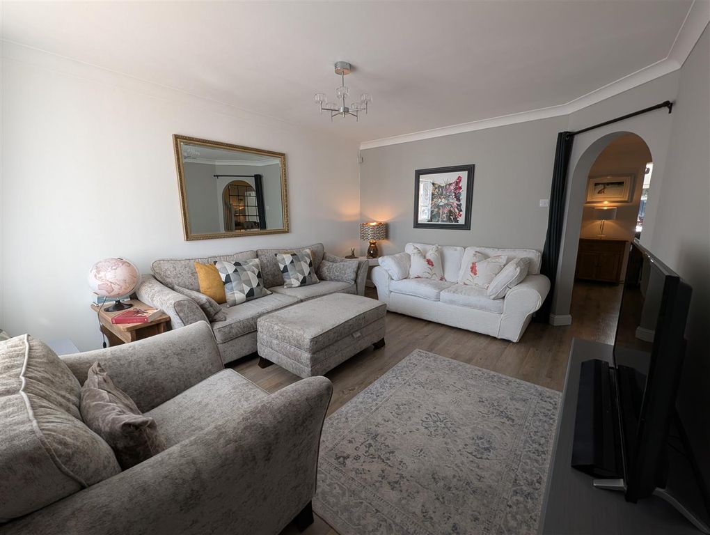 Property photo 2 of 15 Lounge