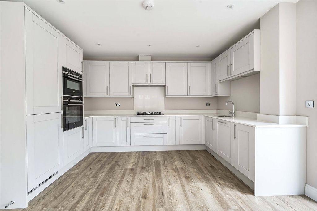 Property photo 3 of 13 Kitchen