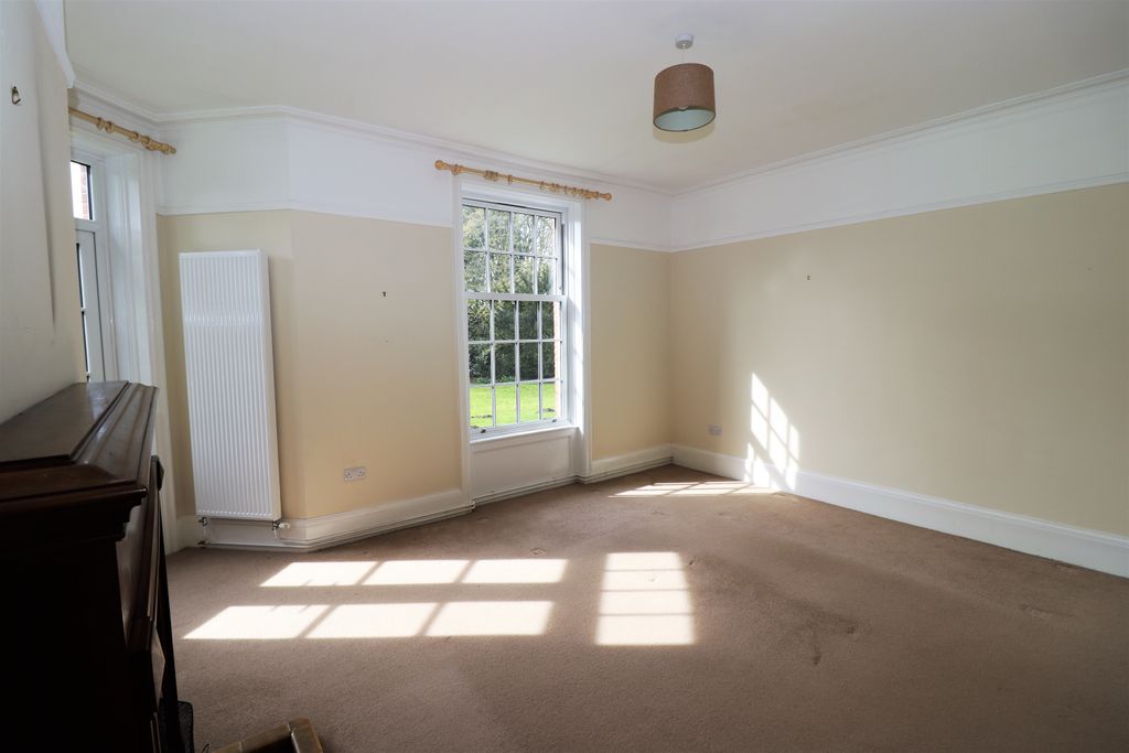 Property photo 3 of 27