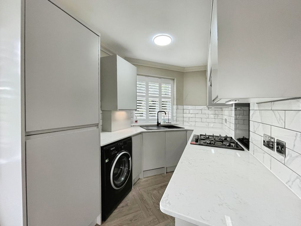 2 bed flat for saleThe Strone, Apperley Bridge, Bradford BD10 photo 4