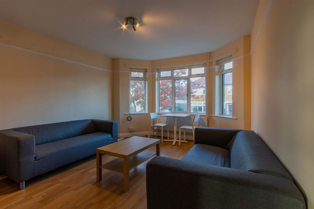 Property photo 3 of 8 Melrose Avenue 48A-6.Jpg